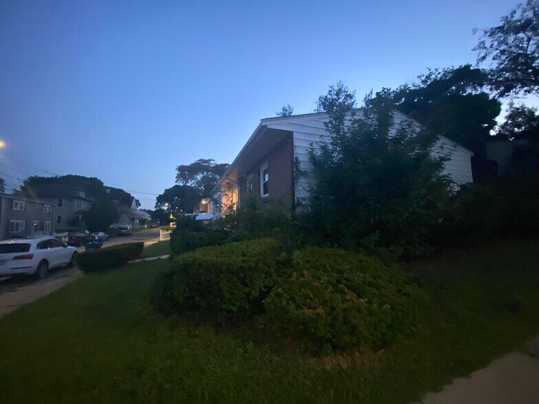 Building Photo - 121 Orlando St