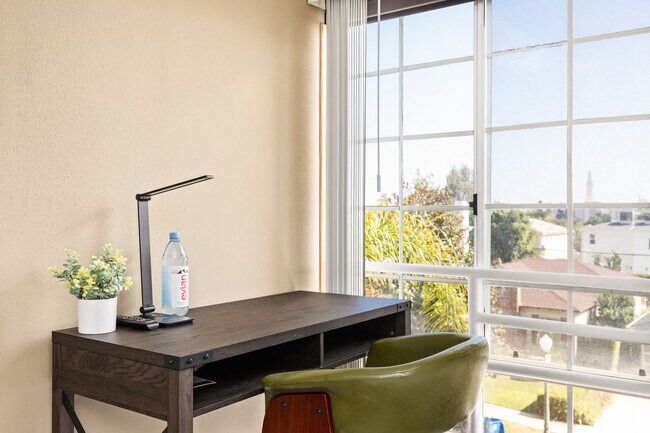 Building Photo - 10777 Ashton Ave