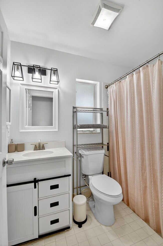 Building Photo - 1891 Oak Berry Cir