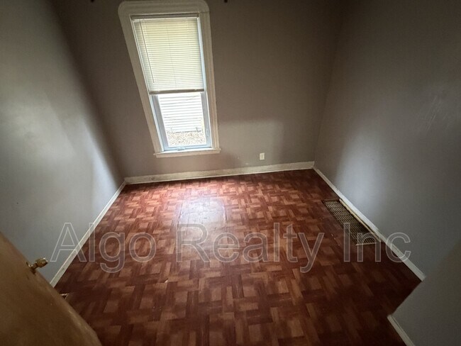 Building Photo - 2647 Fremont Ave N