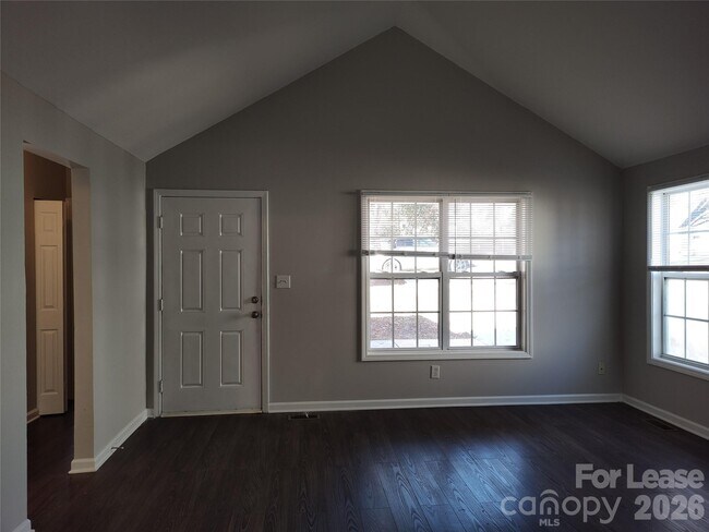 Building Photo - 2831 Mayfair Ave