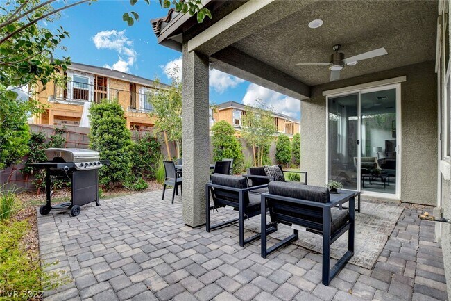 Building Photo - 7586 Lush Oasis Ave.