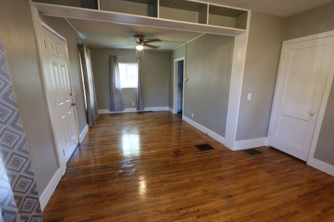 Building Photo - 2 Bedroom 1 Bath House