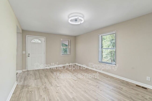 Building Photo - 175 Uphill Dr