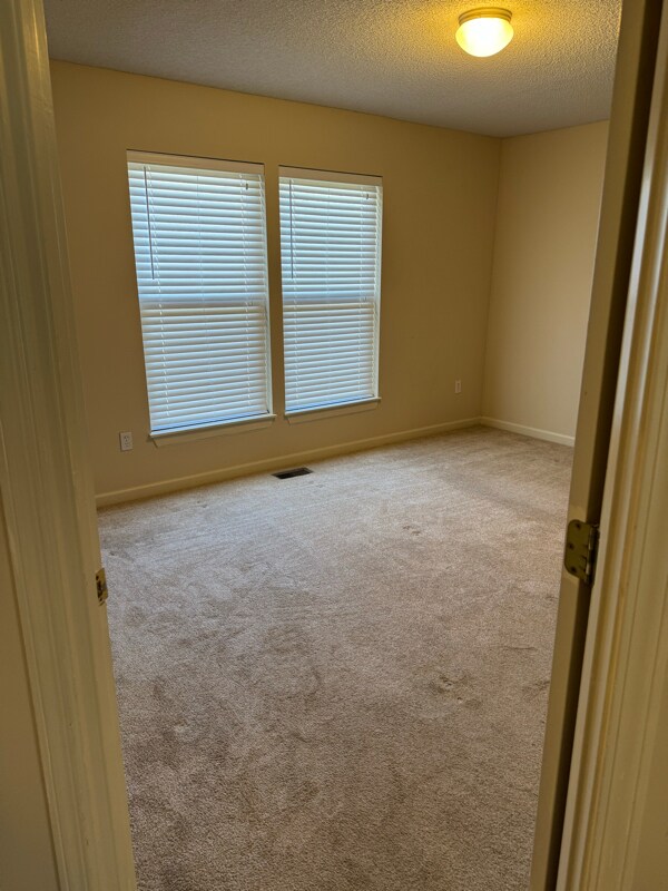 Building Photo - 1160 E 77th Terrace