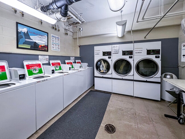 Building Photo - 1400 N State Pkwy