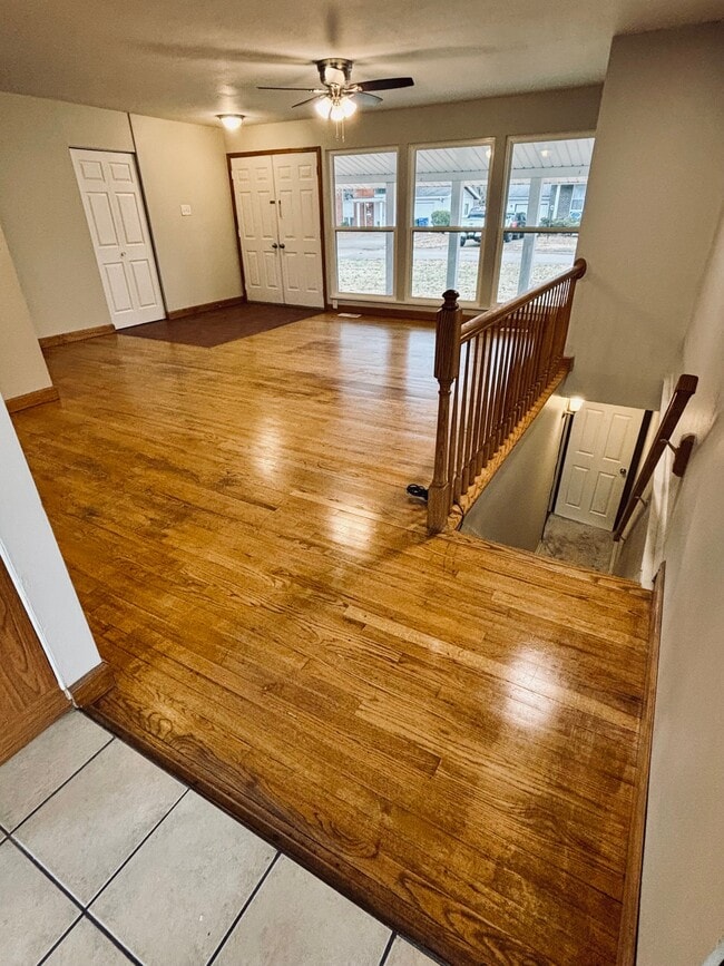 Building Photo - 607 Coach Light Ln