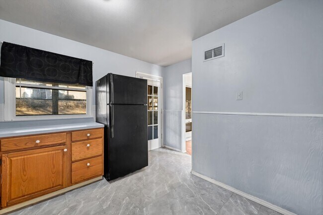 Building Photo - 9014 Ellison Dr