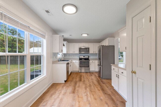 Building Photo - Farmhouse-Style Home Minutes from the Water | No HOA