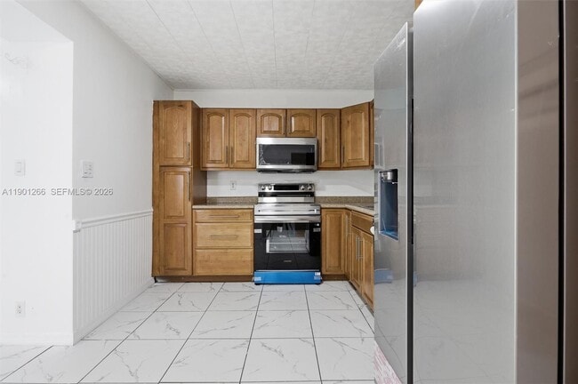 Building Photo - 2280 SW 43rd Ave