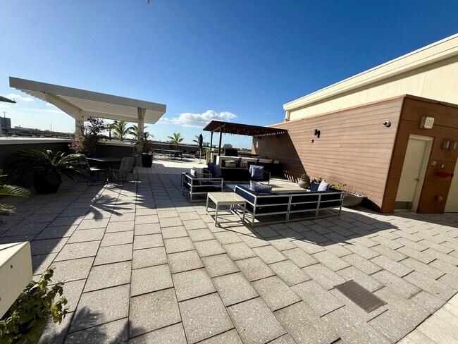 Building Photo - 139 NE 32nd St