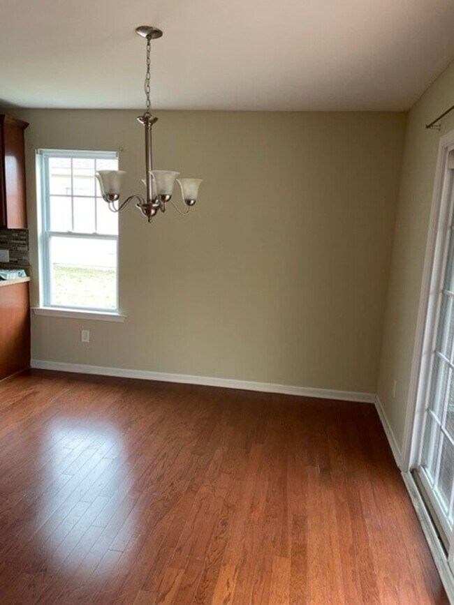 Building Photo - This property is located at The Villages at Mariner's Pointe - 3 Bedrooms  2 Baths  with 2 Car Ga...