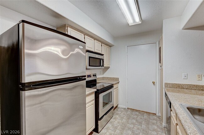 Building Photo - 555 E Silverado Ranch Blvd