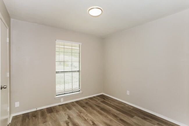 Building Photo - 6221 Valley Forge Ct