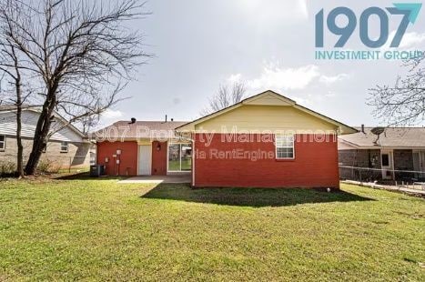 Building Photo - 1611 Pinewood Dr