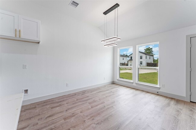 Building Photo - 9001 Nyssa St