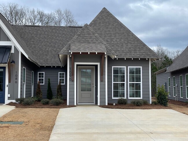 Building Photo - 2BR TWIN HOME IN OPELIKA