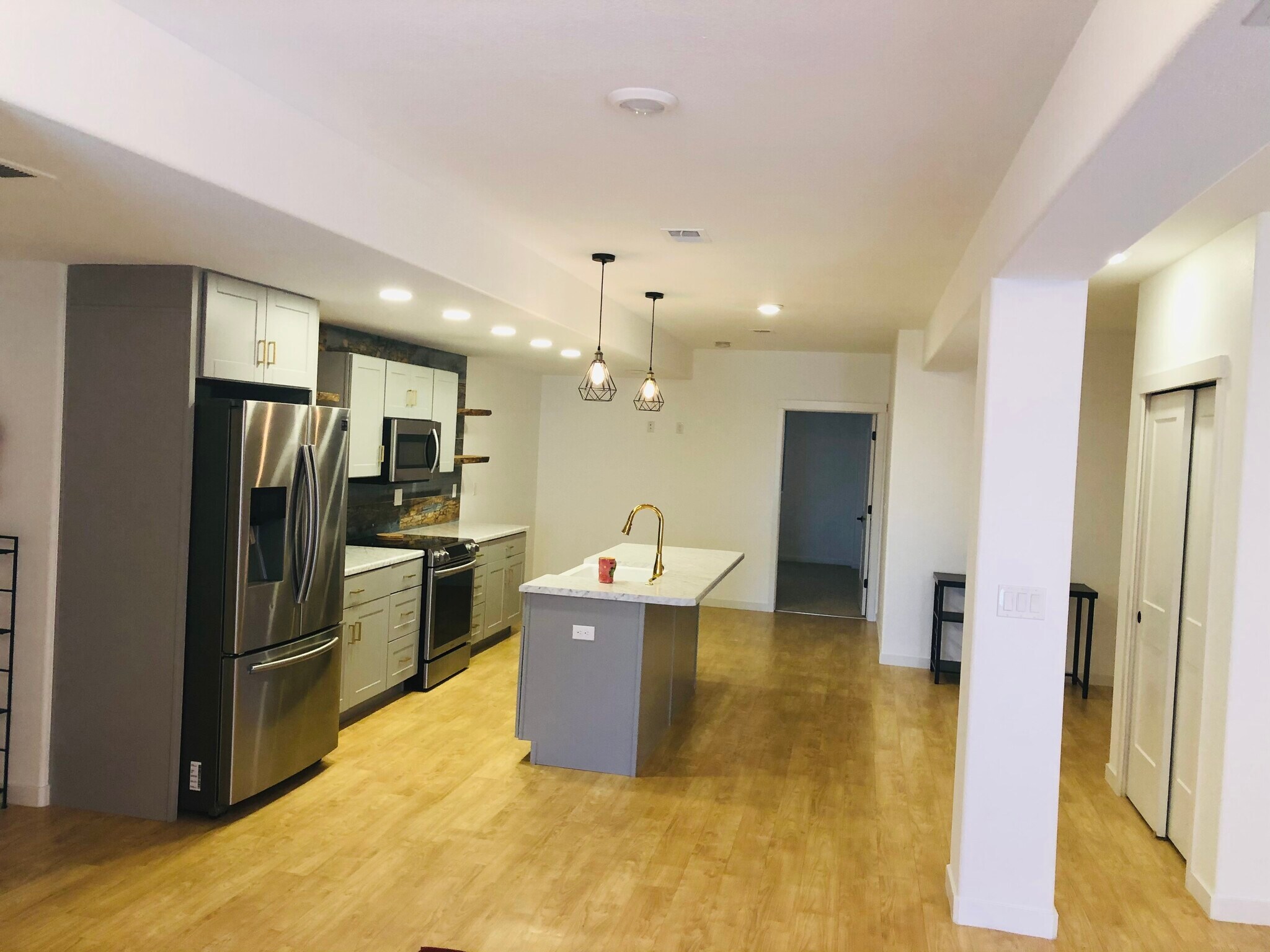 10 ft.tall ceilings locked off lower unit apt - 652 6th St