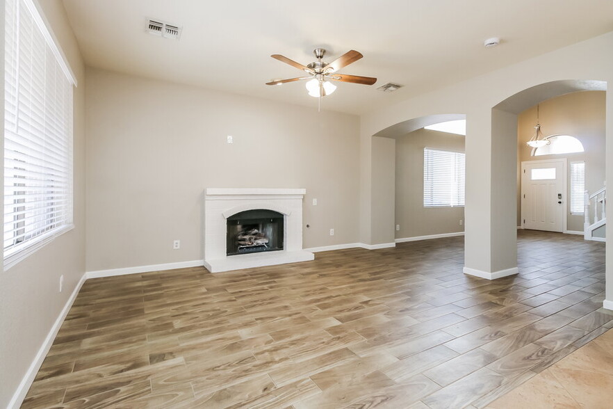 Building Photo - 4711 E Silverwood Dr