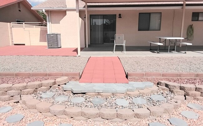 Building Photo - Heritage Hills Four Bedroom