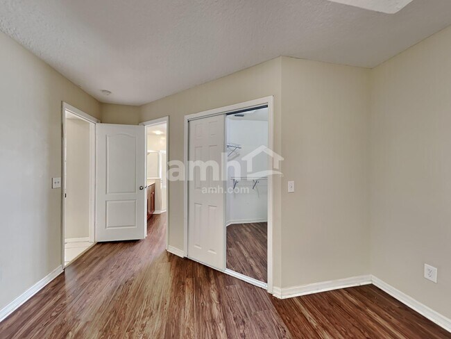 Building Photo - 2122 SW Burman Ln