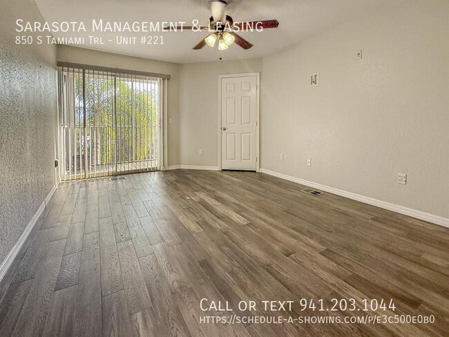 Building Photo - 1 Bed 1 Bath Townhouse-Style End-Unit Cond...