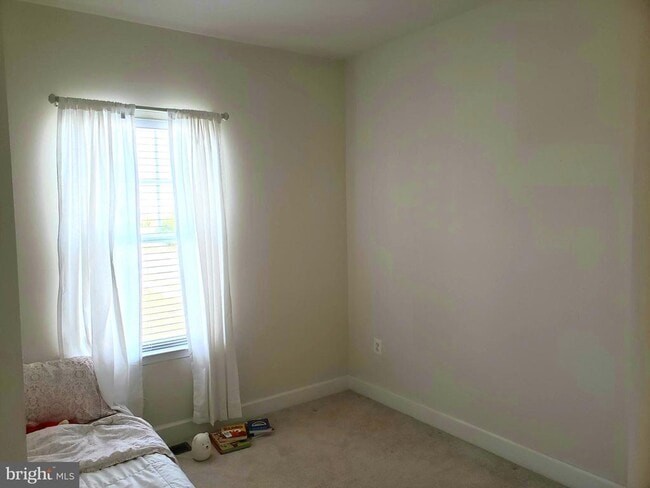 Building Photo - 2204 Shadmoor Dr