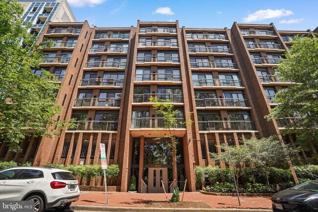 Building Photo - 1001 26th St NW