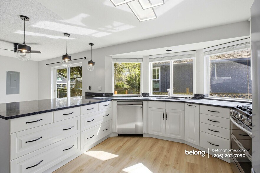 Building Photo - 9243 Palatine Ave N