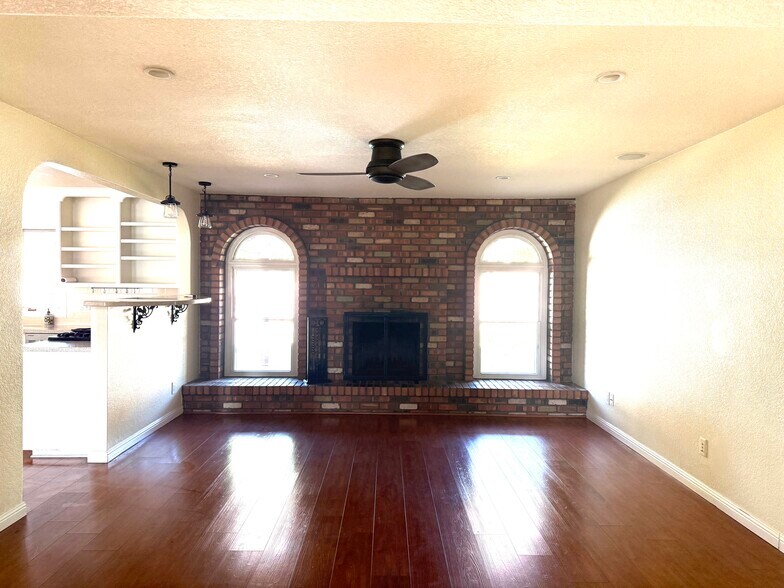 Building Photo - 8315 S Taylor Dr