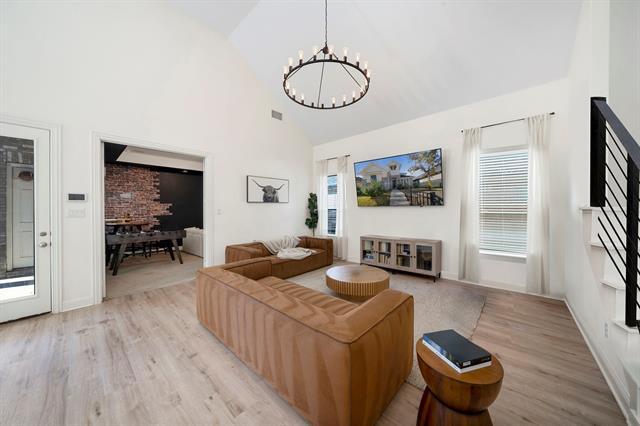 Building Photo - 8109 Mdw Vly Dr