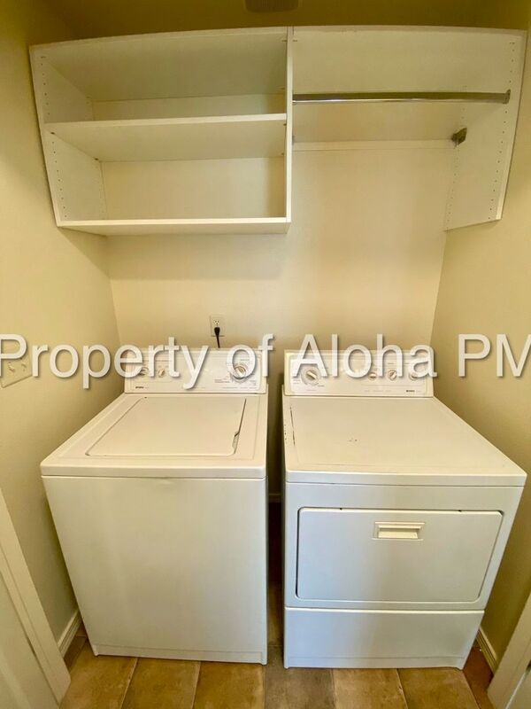 Building Photo - 1053 W Pine Ave