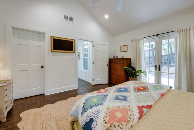 Building Photo - 234 Sunset Dr