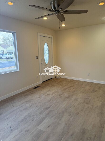 Building Photo - 318 E Oakland Ave