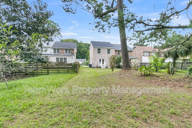 Building Photo - 1752 Skinner Ave