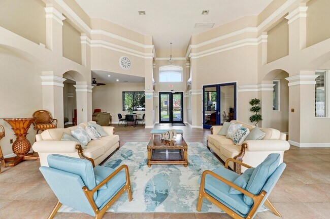 Building Photo - 141 SW Palm Dr