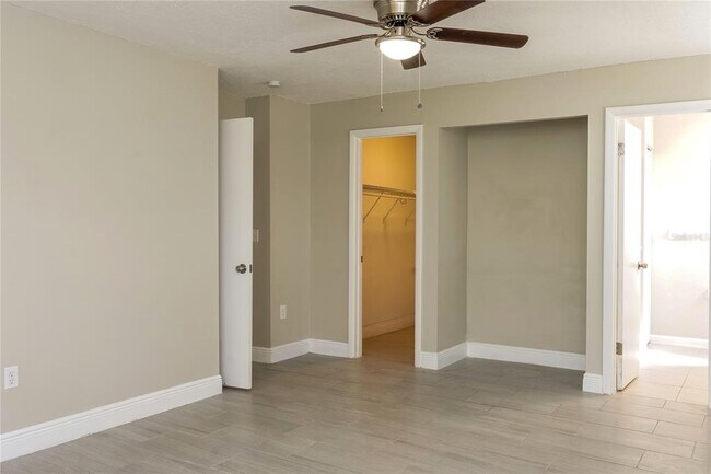 Building Photo - 7130 Chaucer Ln