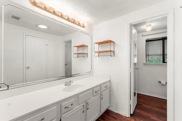 Building Photo - 602 Legendary Ln