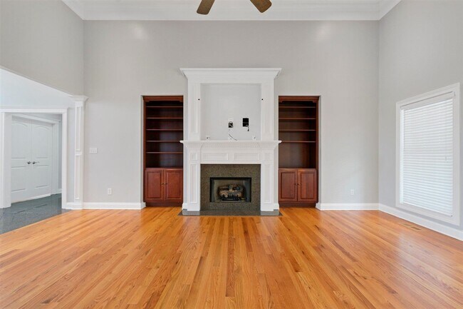 Building Photo - 3630 Amherst Dr