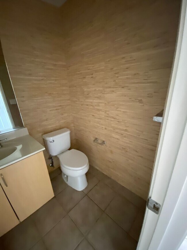 Building Photo - 92-1481 Punawainui St.