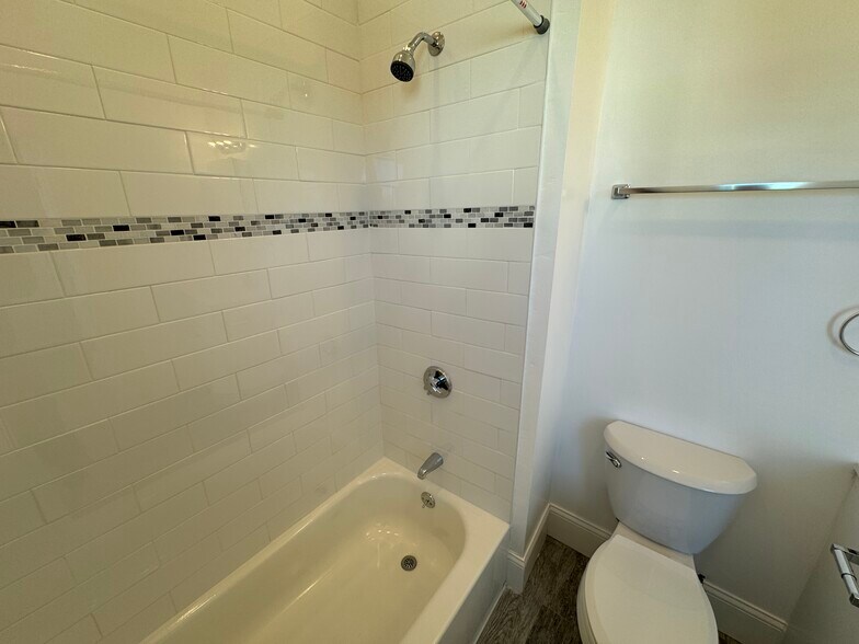 Building Photo - 31 Cameron Ave