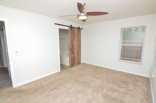 Building Photo - 3637 Crossbrooke Dr