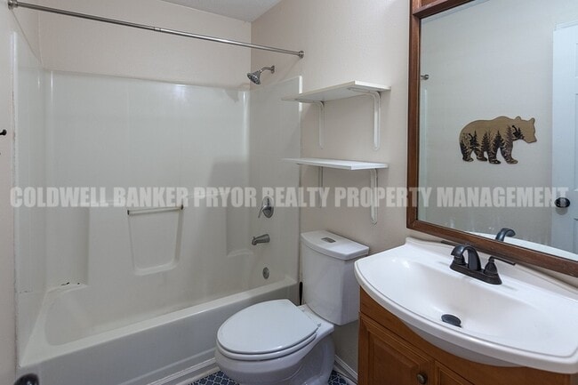 Building Photo - 531 Indian Hills Dr