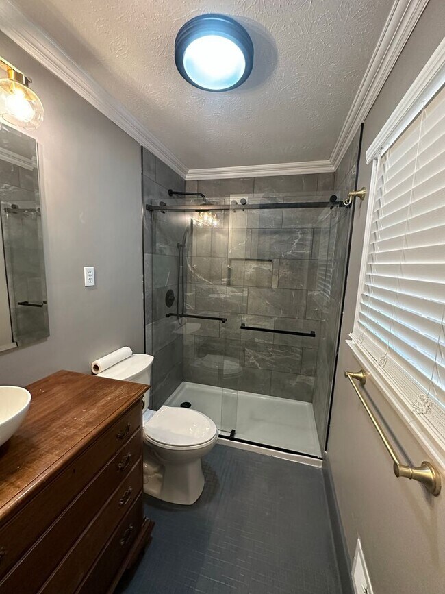 Building Photo - 11 Mountian Brook Rd.