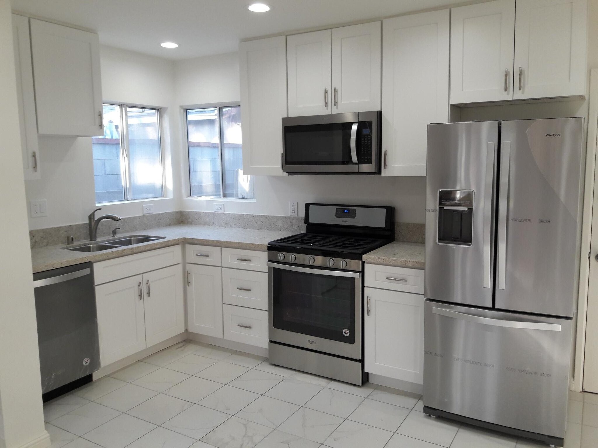 Building Photo - 512 N Lucia Ave