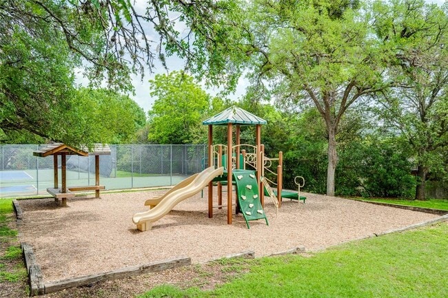 Building Photo - 6621 Mesa Hollow Dr