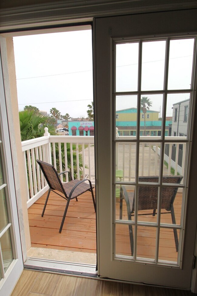 Building Photo - 107 E Swordfish St