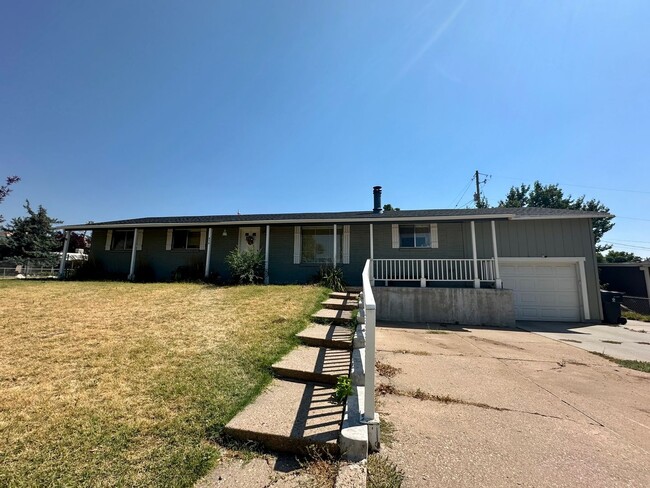 Building Photo - 875 42nd St