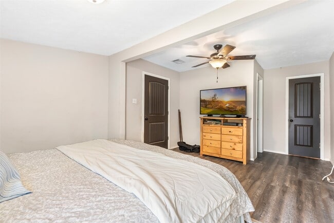 Building Photo - 218 Waterfall Dr