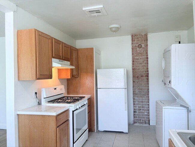 Building Photo - Vintage Charm Meets Downtown Convenience!